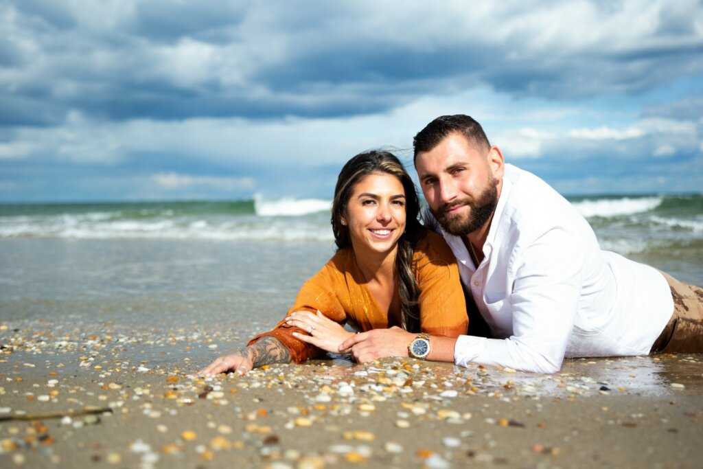 Planning your beach engagement session? Selecting the perfect attire is essential. Here are some tips on what to wear!